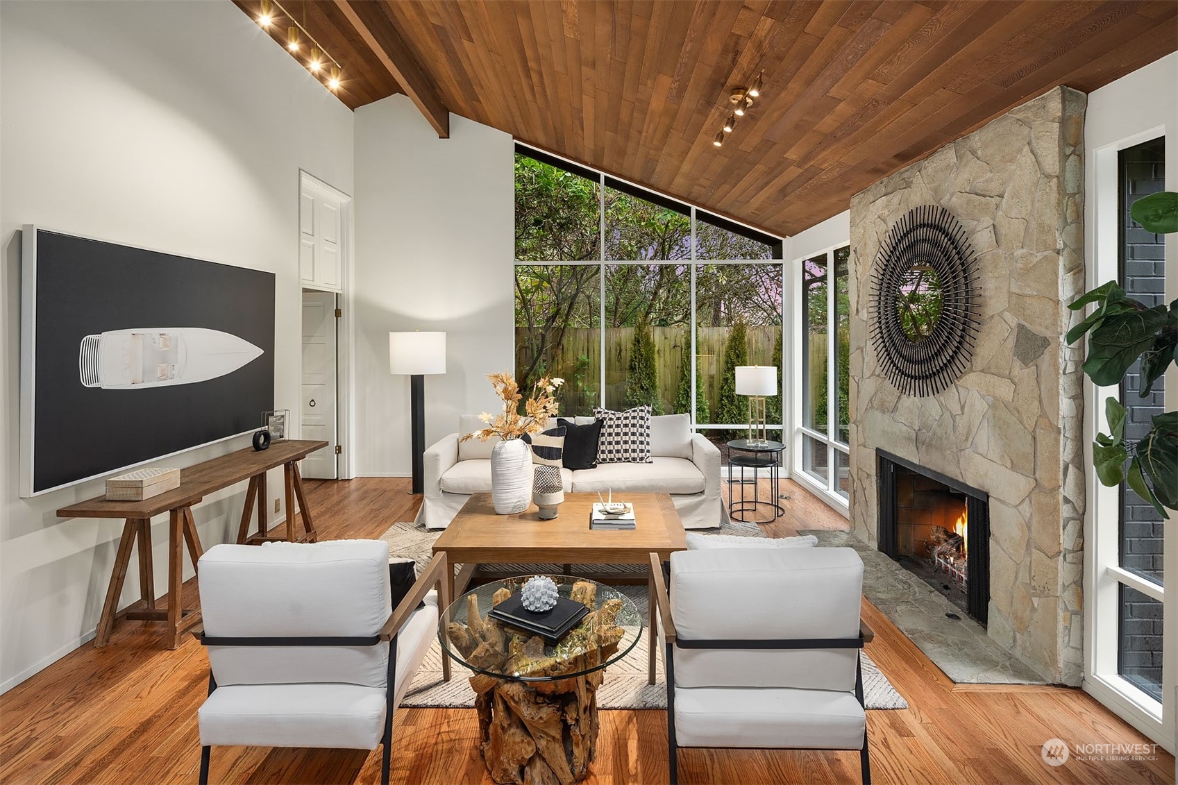 8429 Hunts Point Lane