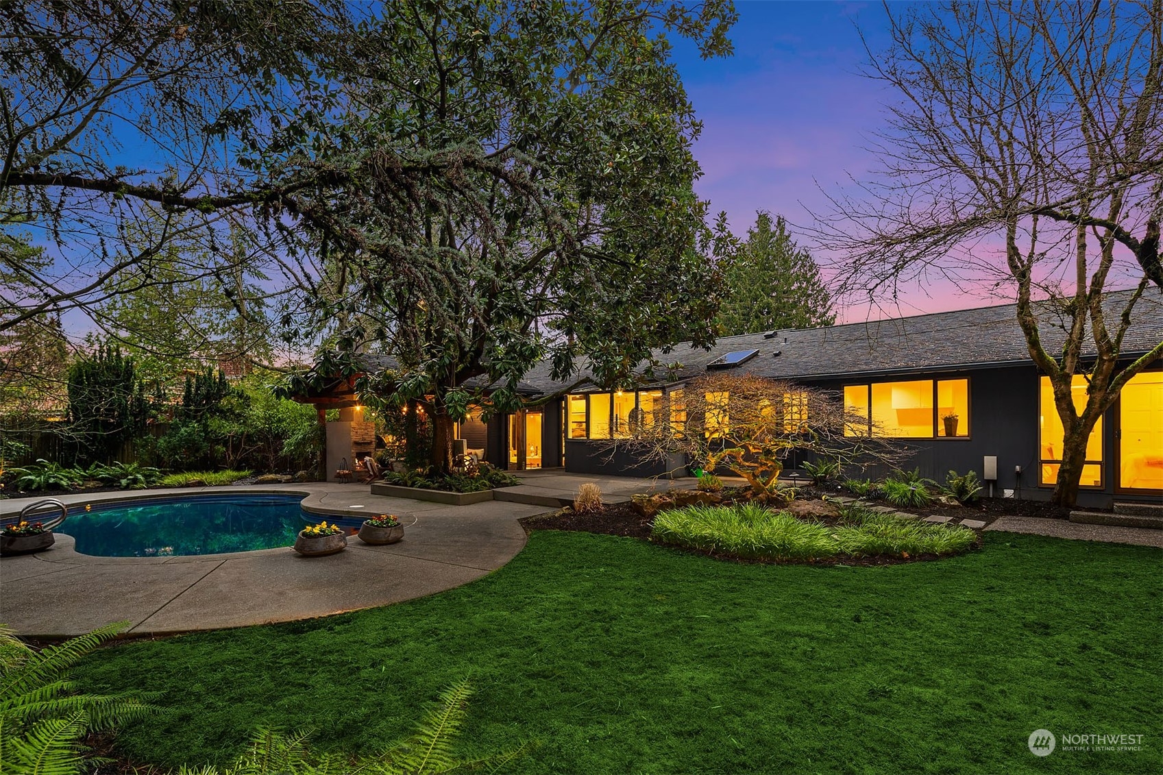 8429 Hunts Point Lane