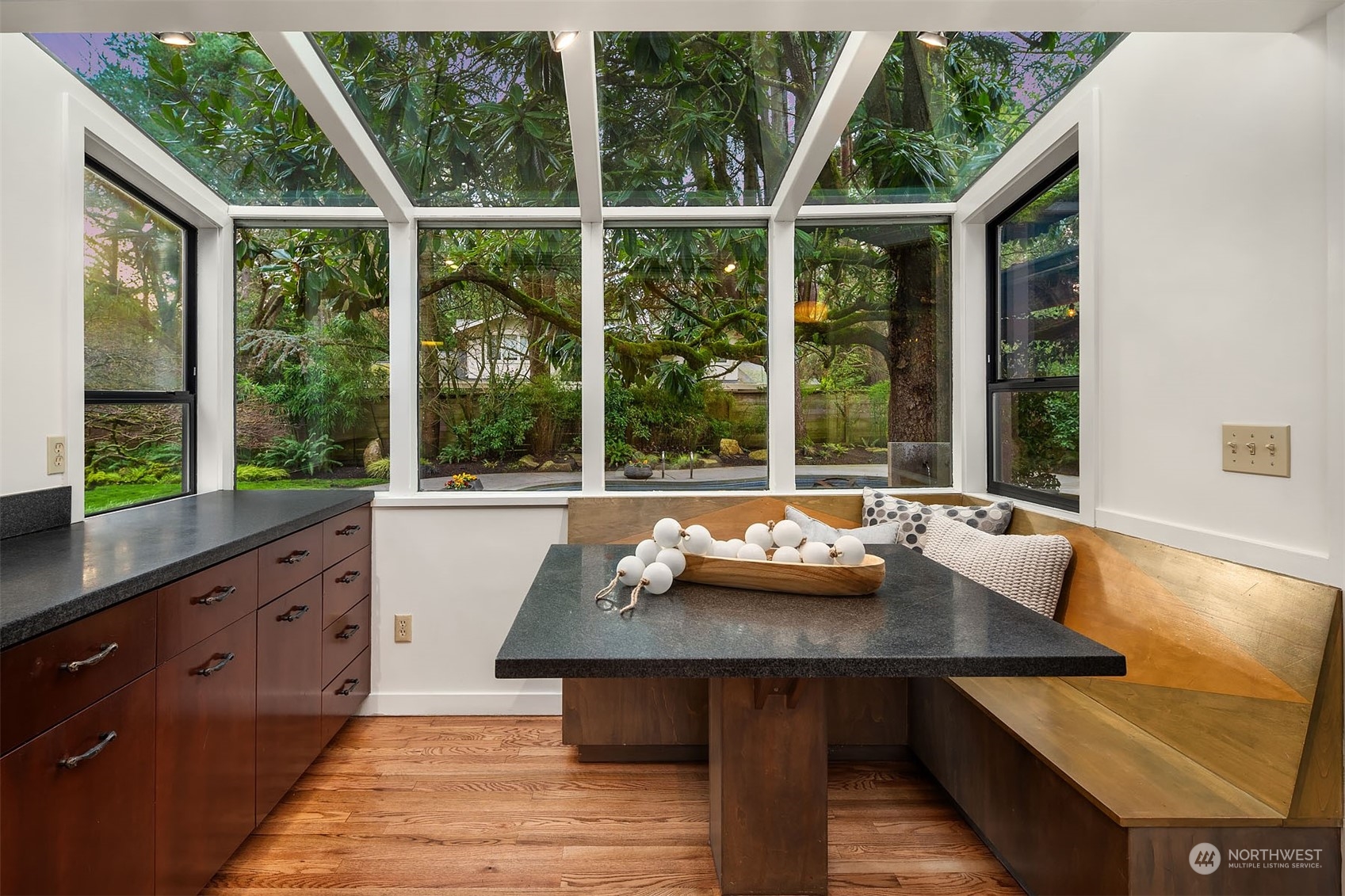 8429 Hunts Point Lane
