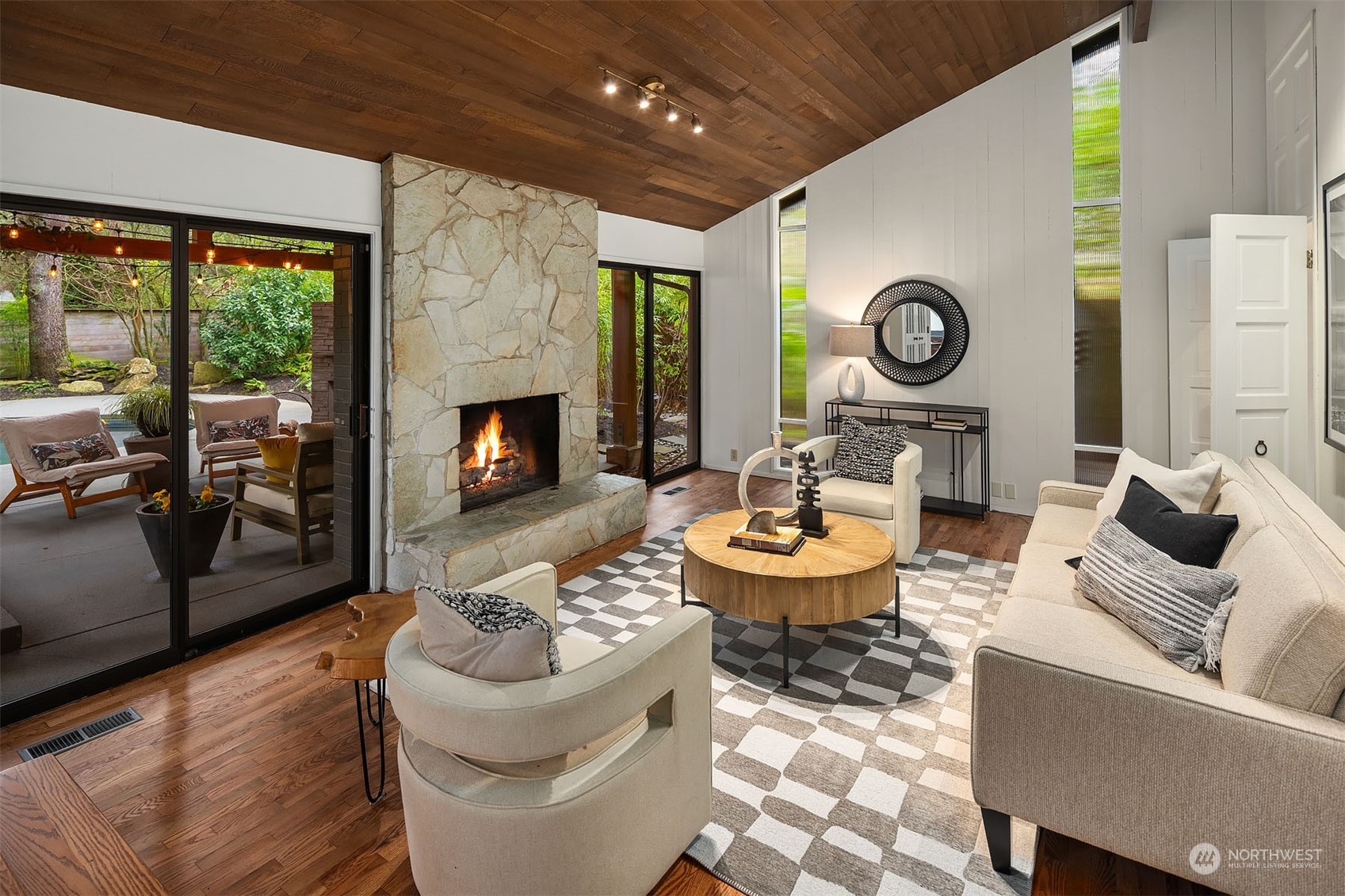 8429 Hunts Point Lane