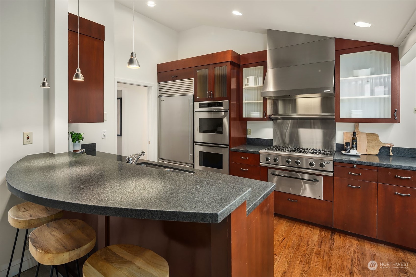8429 Hunts Point Lane