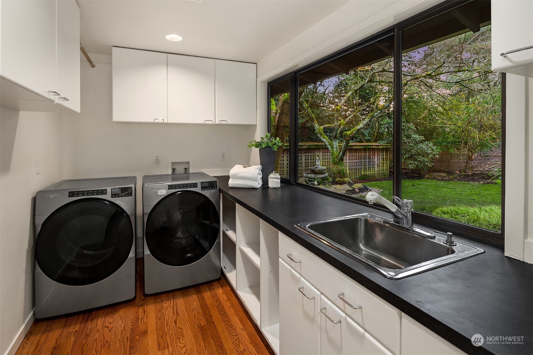 8429 Hunts Point Lane