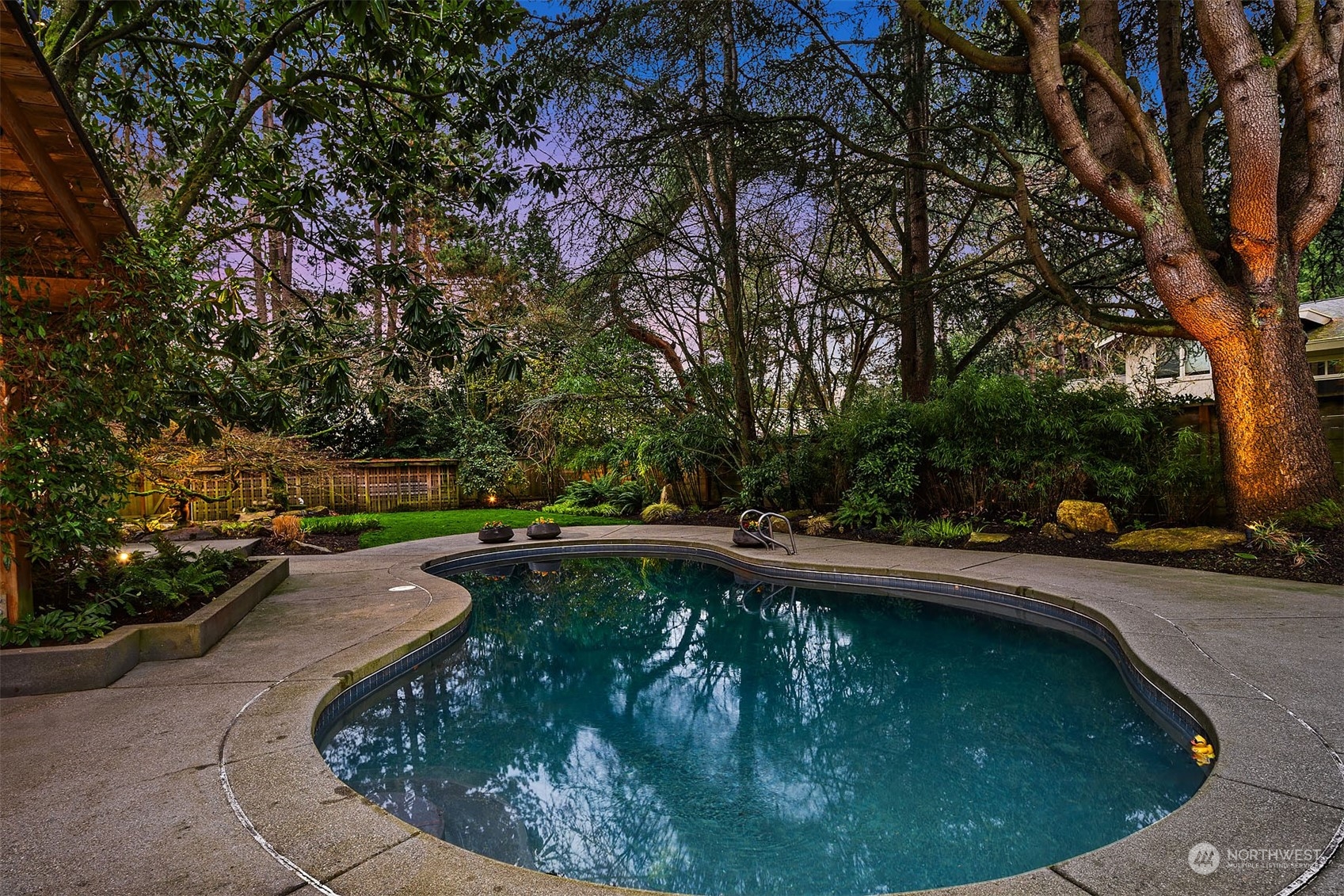 8429 Hunts Point Lane