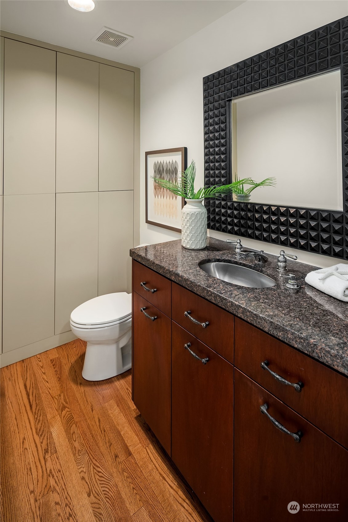 8429 Hunts Point Lane