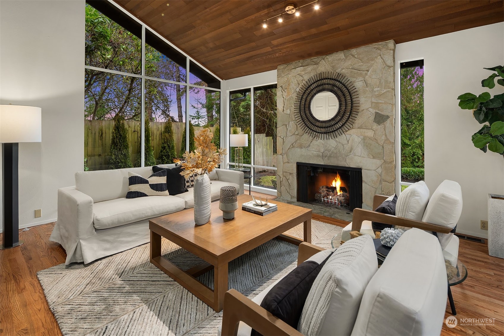8429 Hunts Point Lane