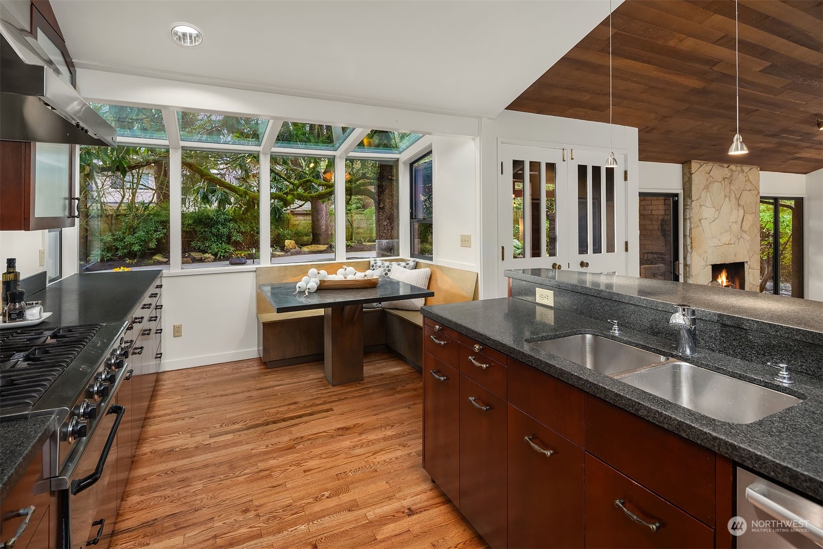 8429 Hunts Point Lane
