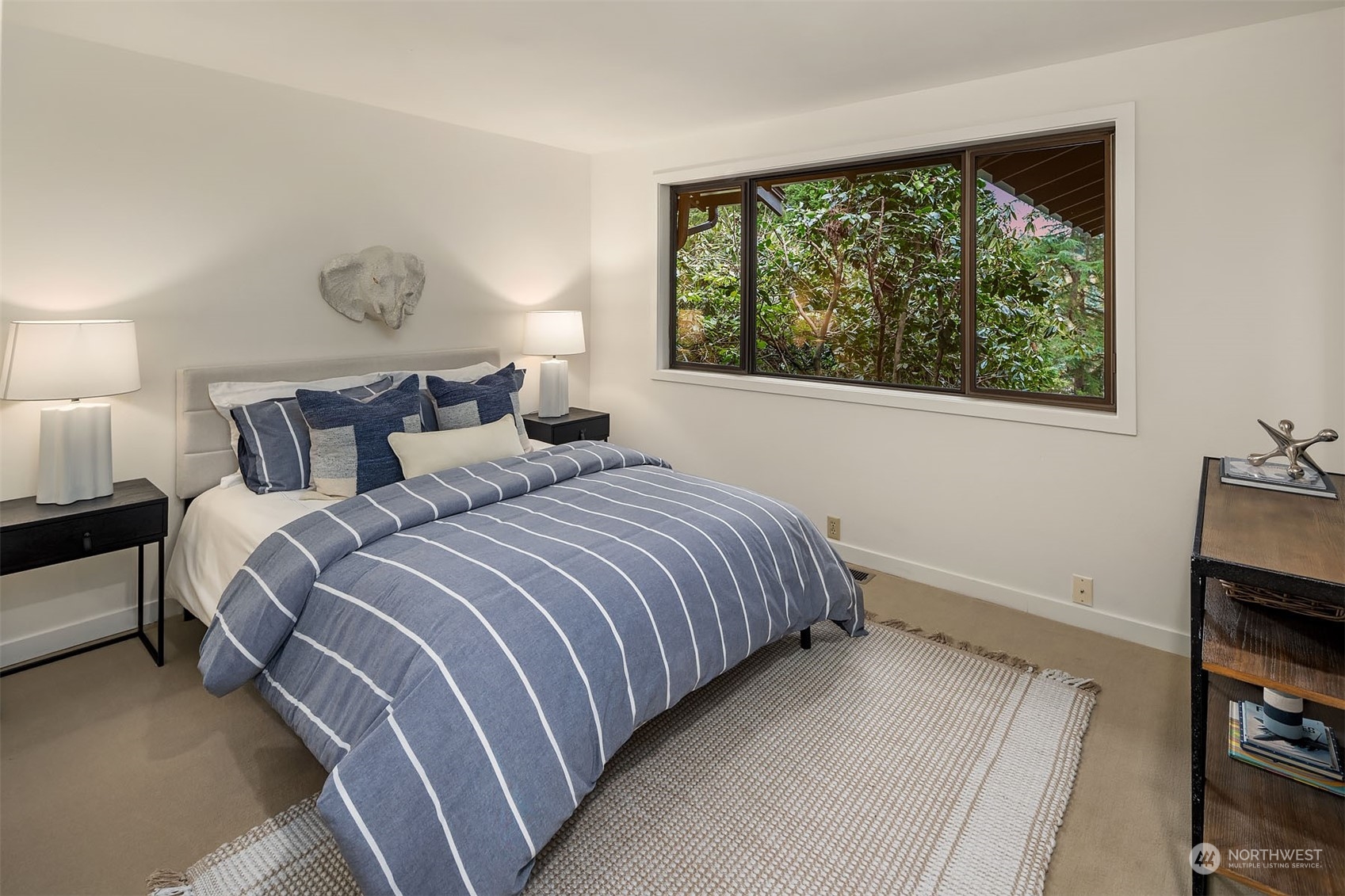 8429 Hunts Point Lane