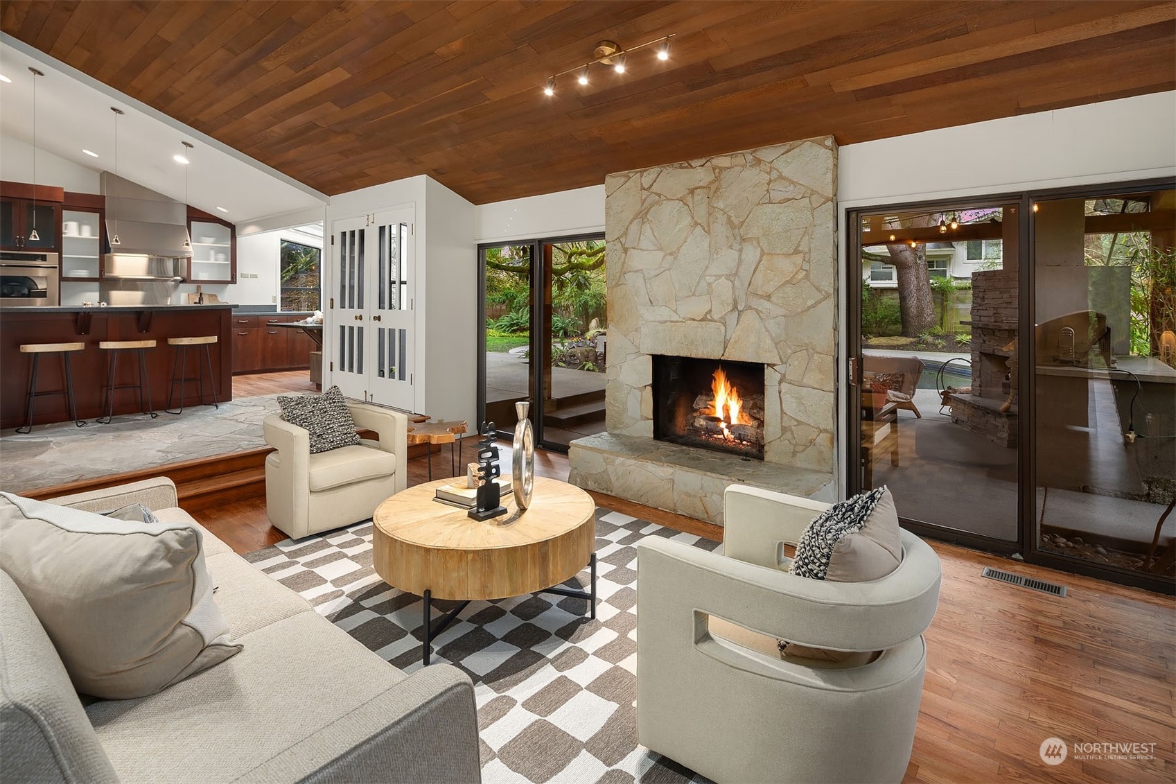 8429 Hunts Point Lane
