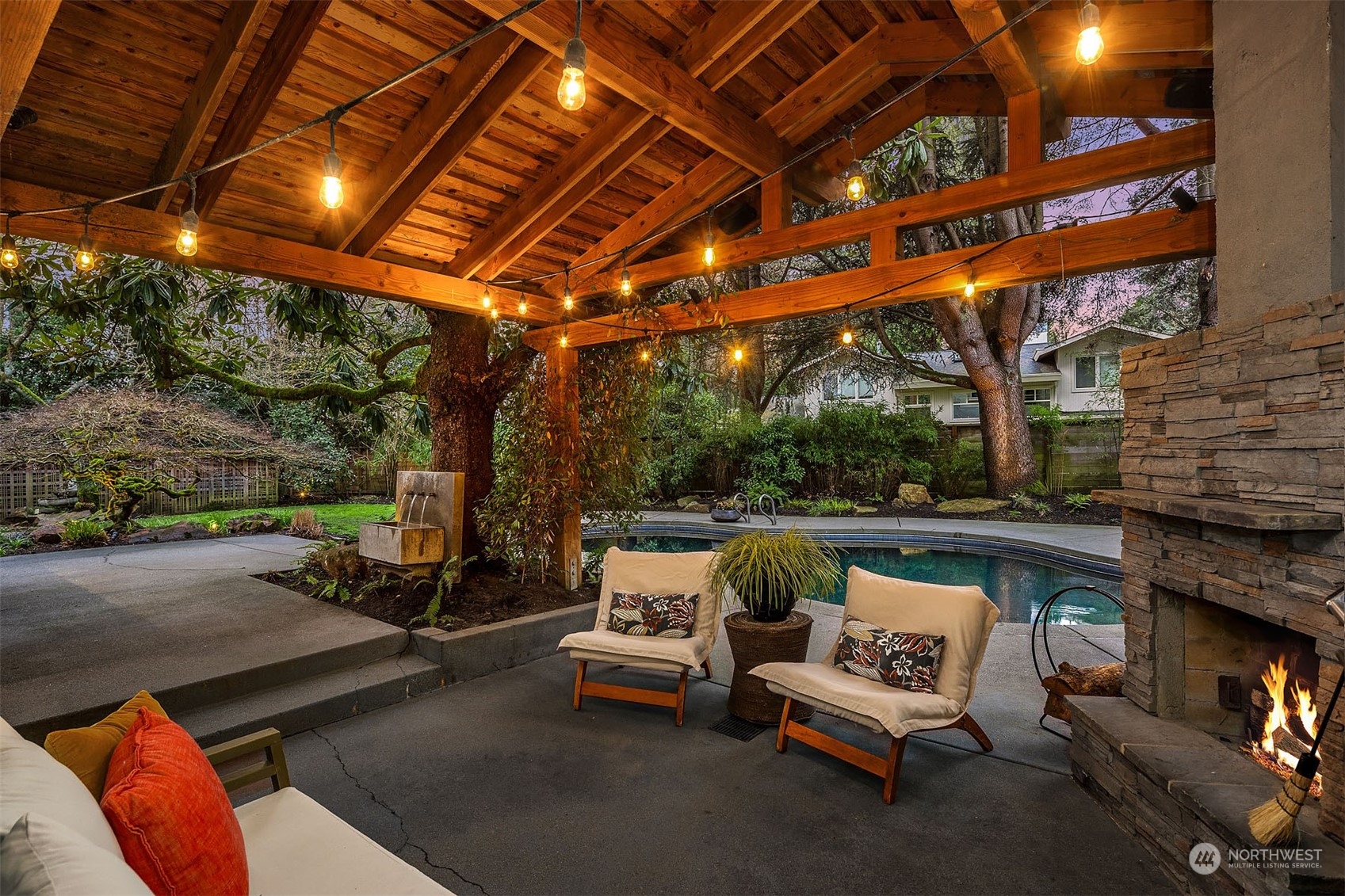 8429 Hunts Point Lane