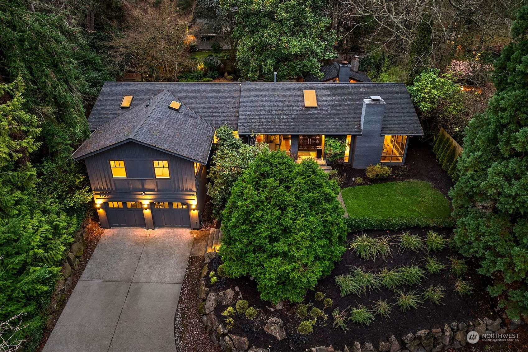 8429 Hunts Point Lane