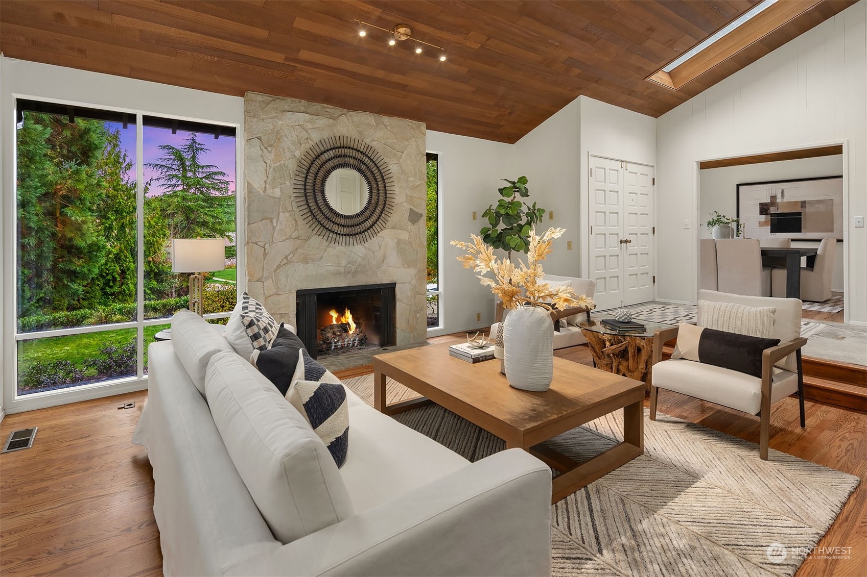 8429 Hunts Point Lane