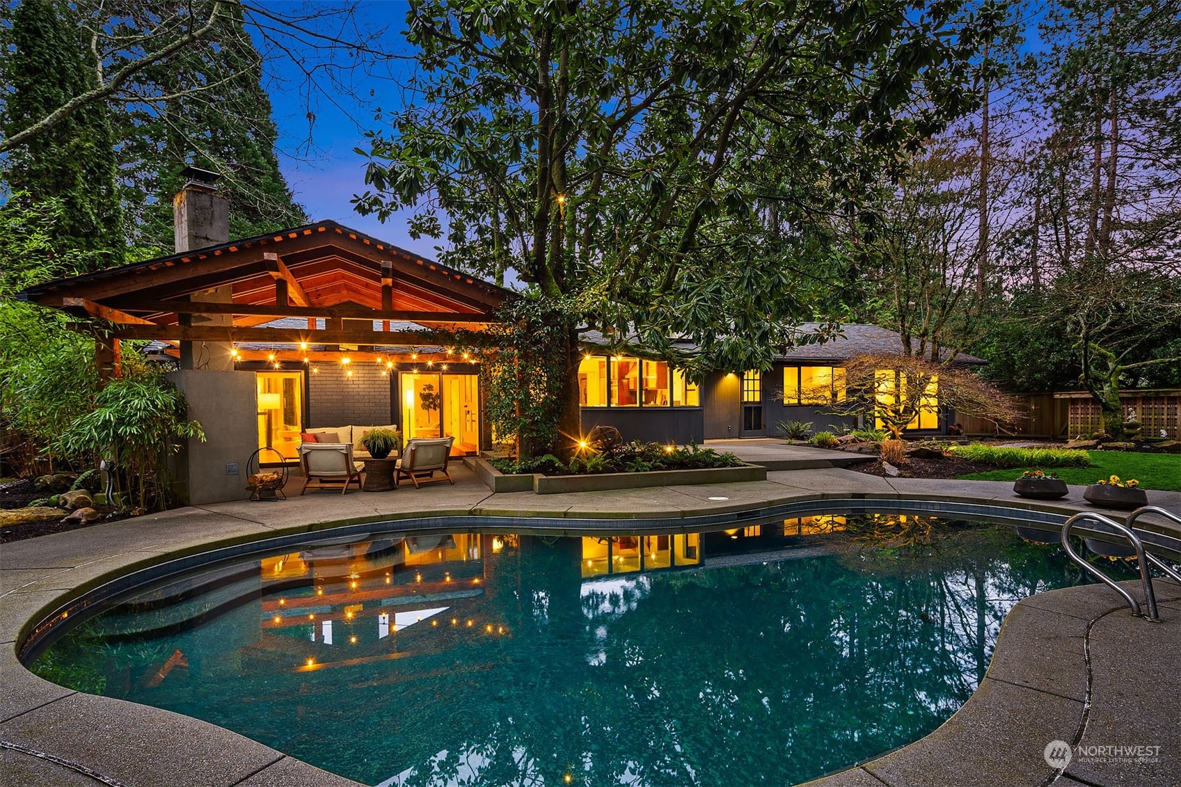 8429 Hunts Point Lane