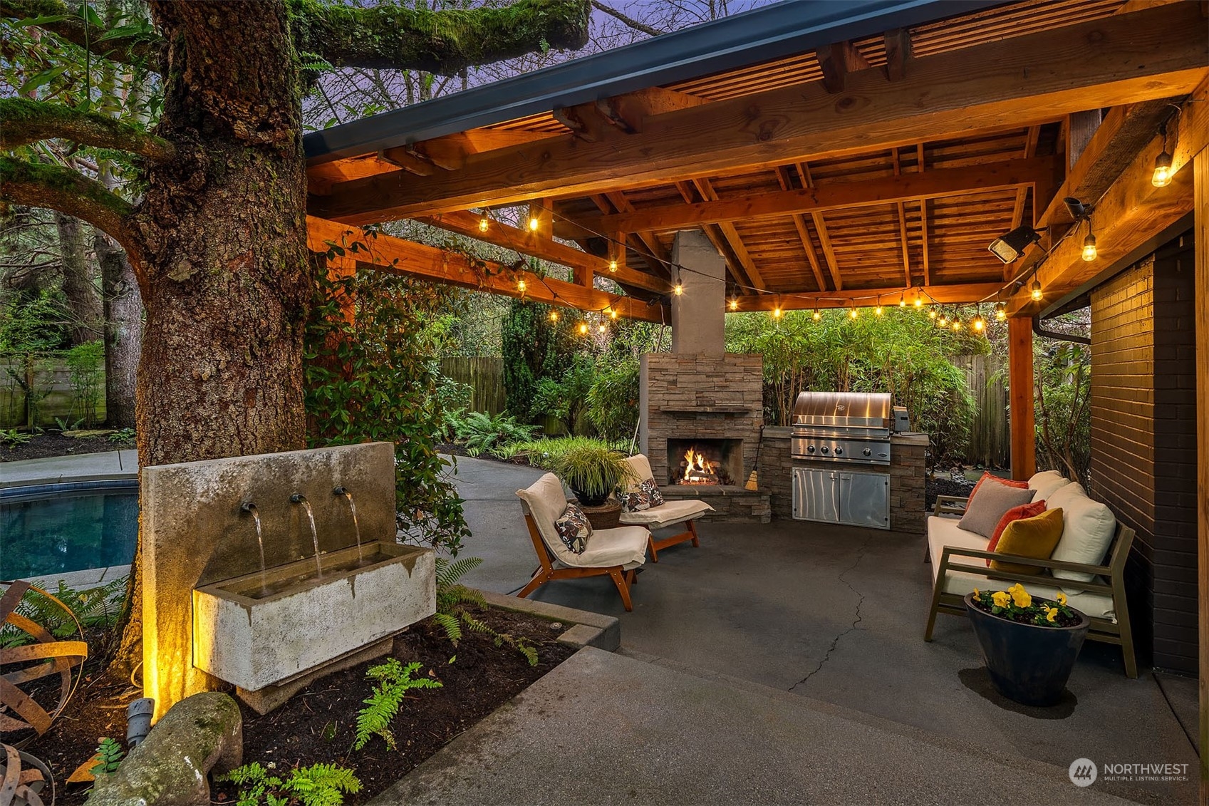 8429 Hunts Point Lane