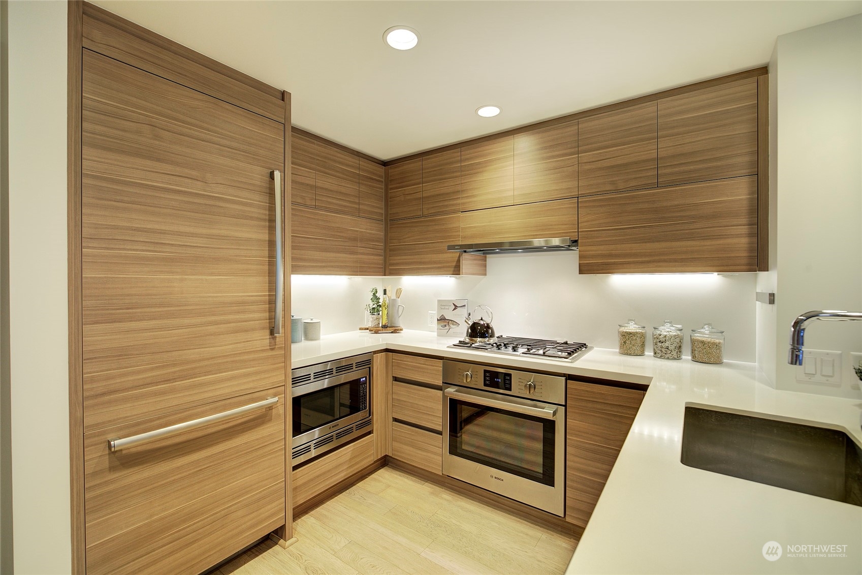 583 Battery Street Unit: 706N