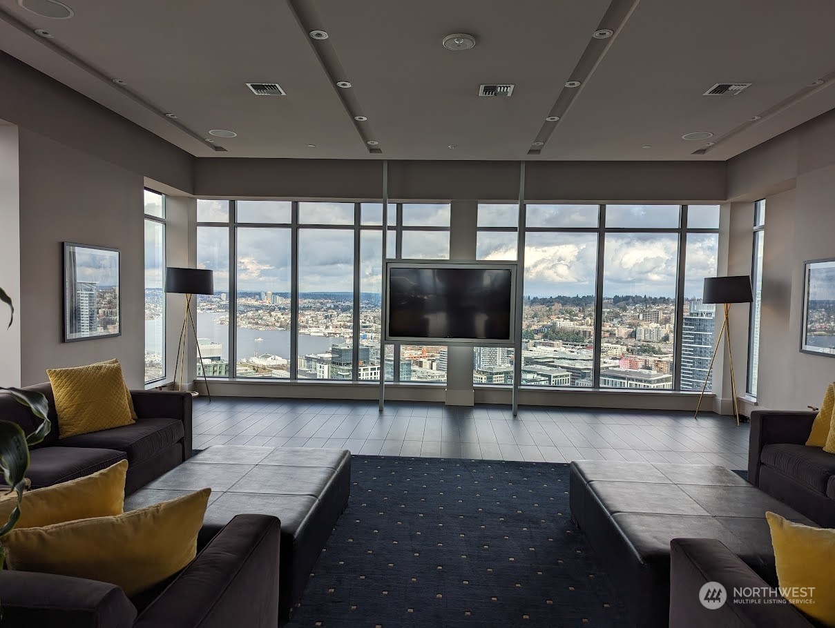 583 Battery Street Unit: 706N