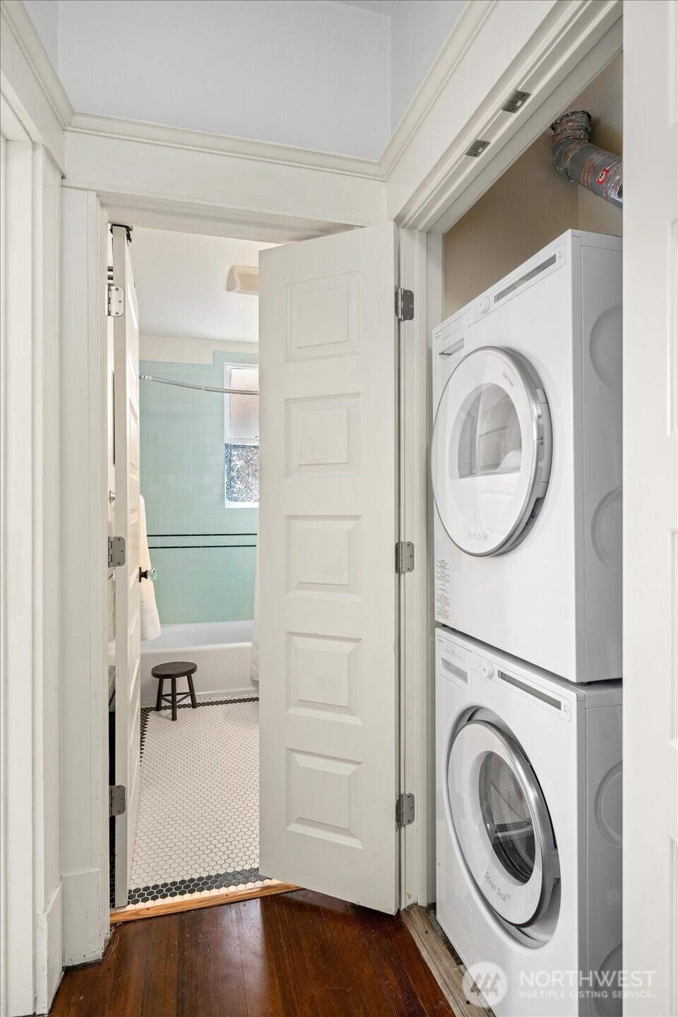 521 16th Avenue E Unit: 3