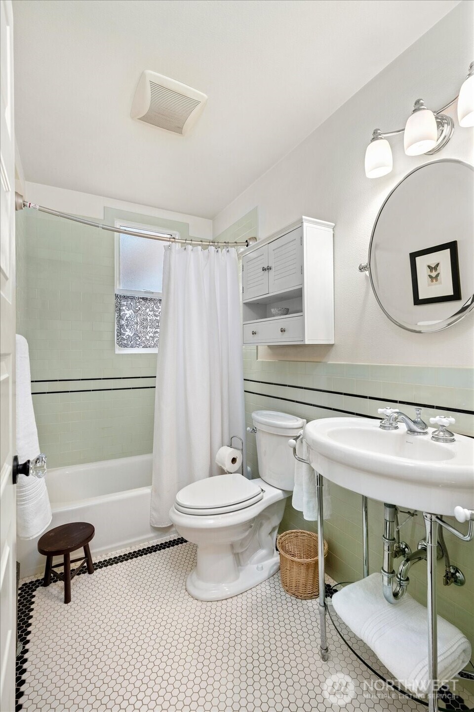 521 16th Avenue E Unit: 3