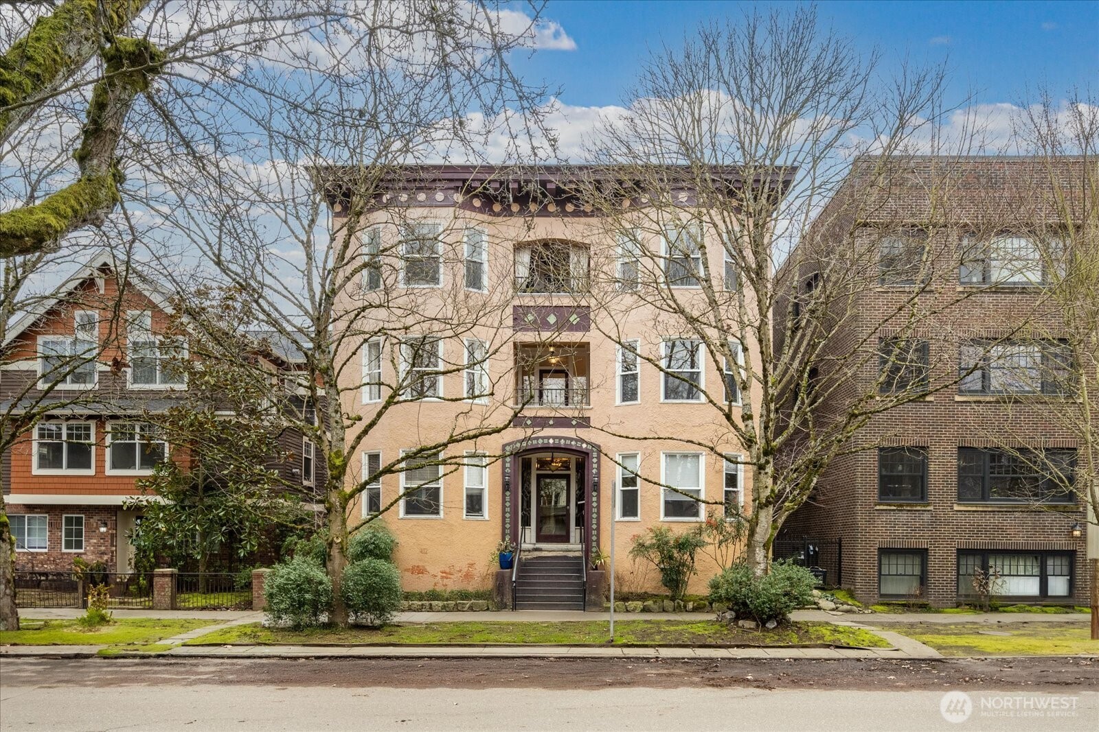 521 16th Avenue E Unit: 3