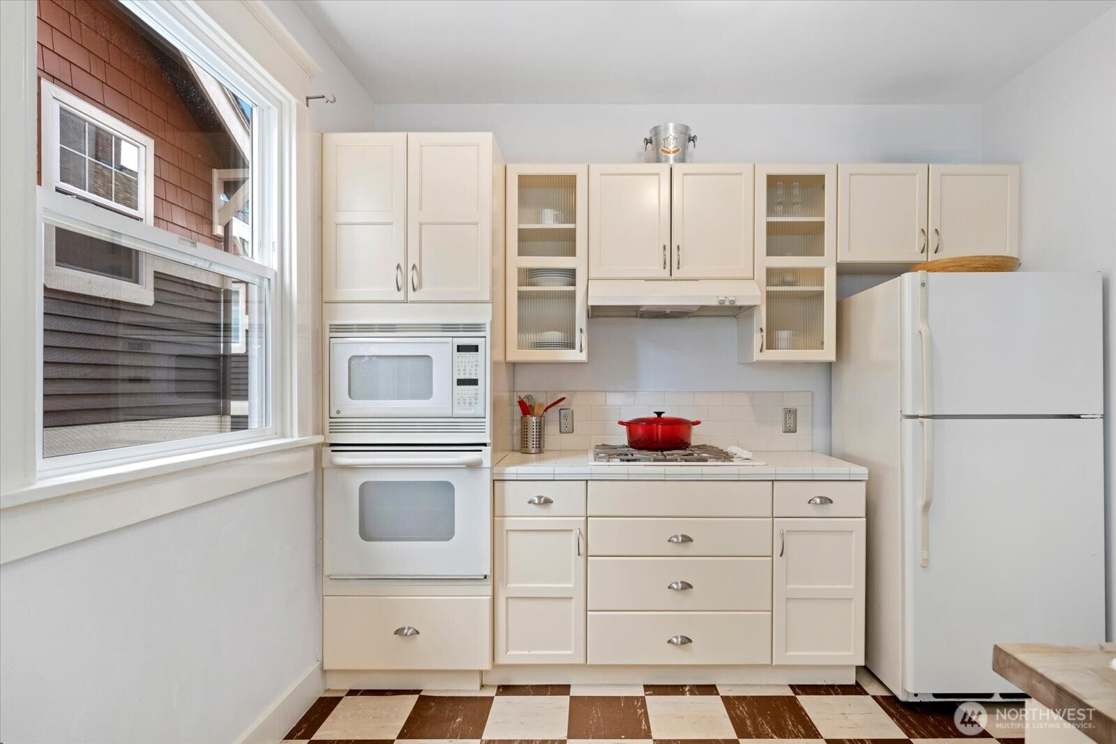 521 16th Avenue E Unit: 3