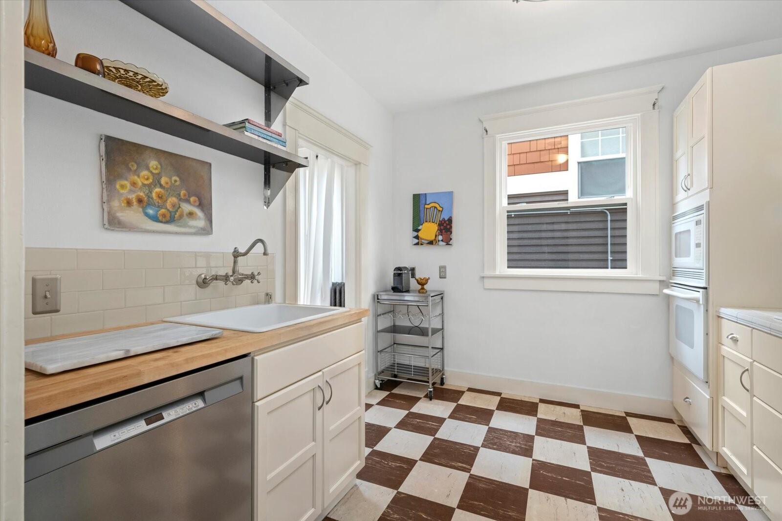521 16th Avenue E Unit: 3