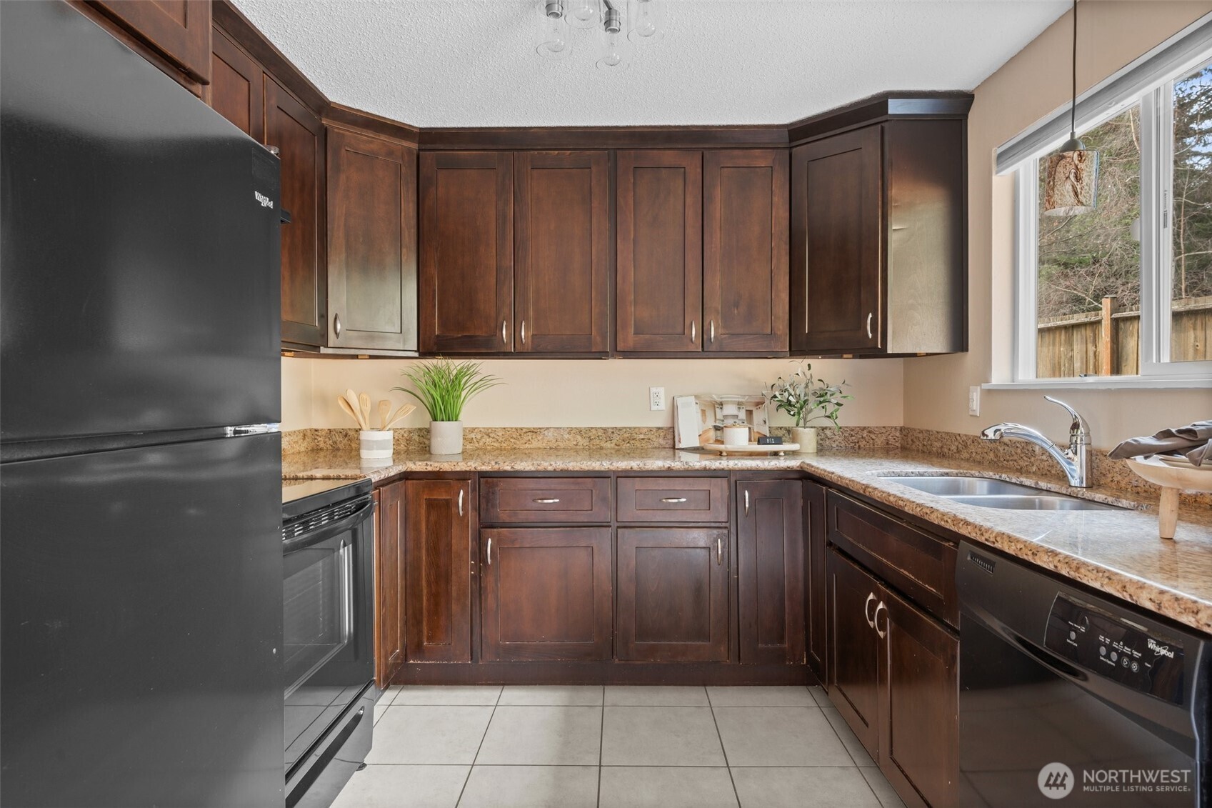 8414 - 8416 Cirque Drive W