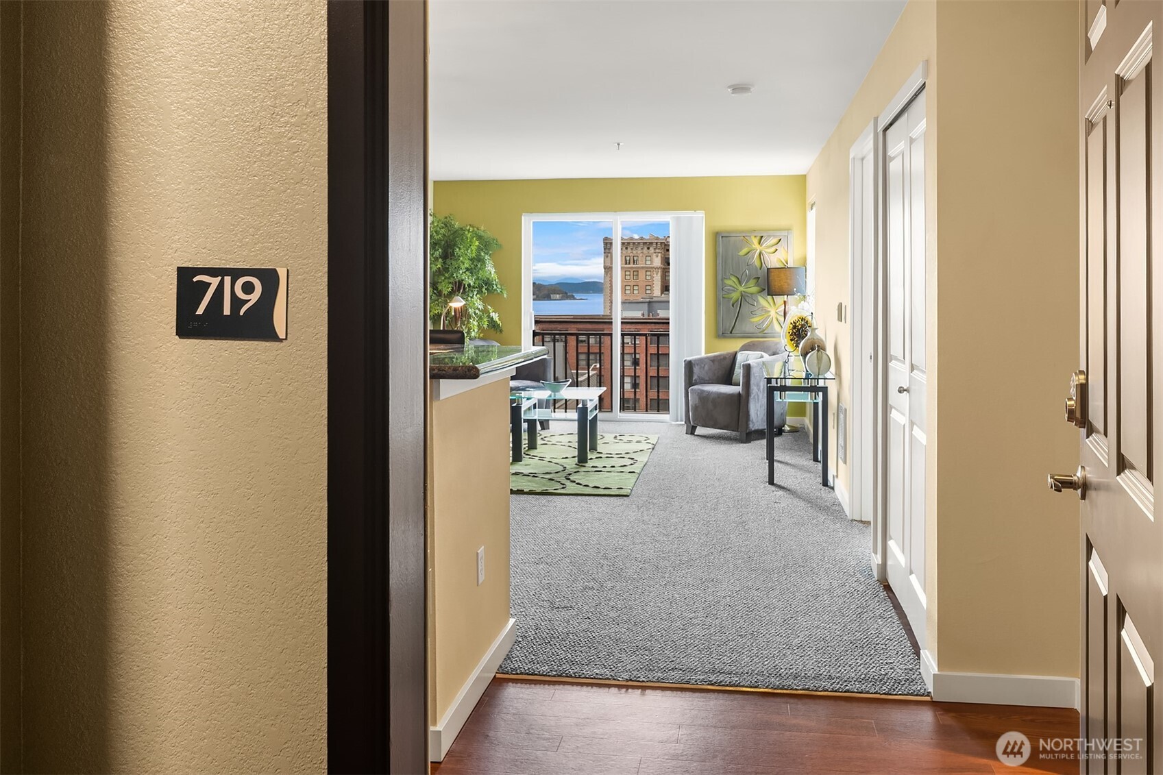 108 5th Avenue S Unit: 719