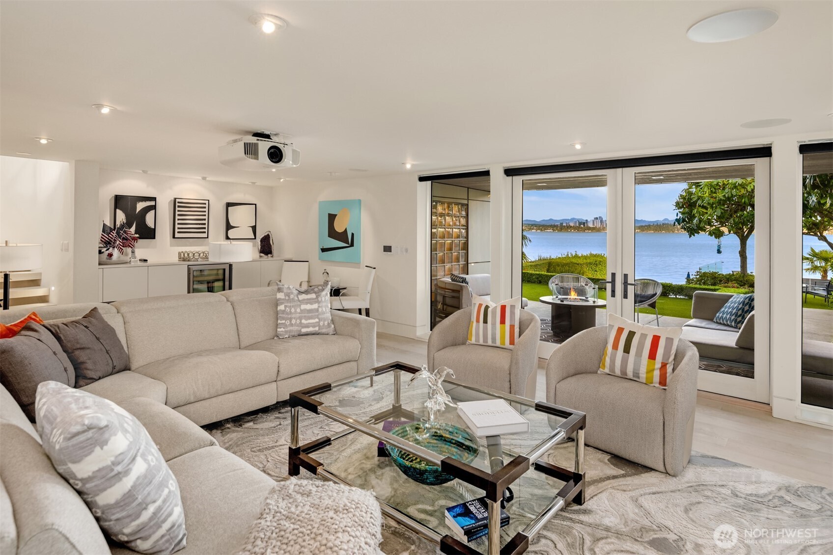 808 Lakeside Avenue S