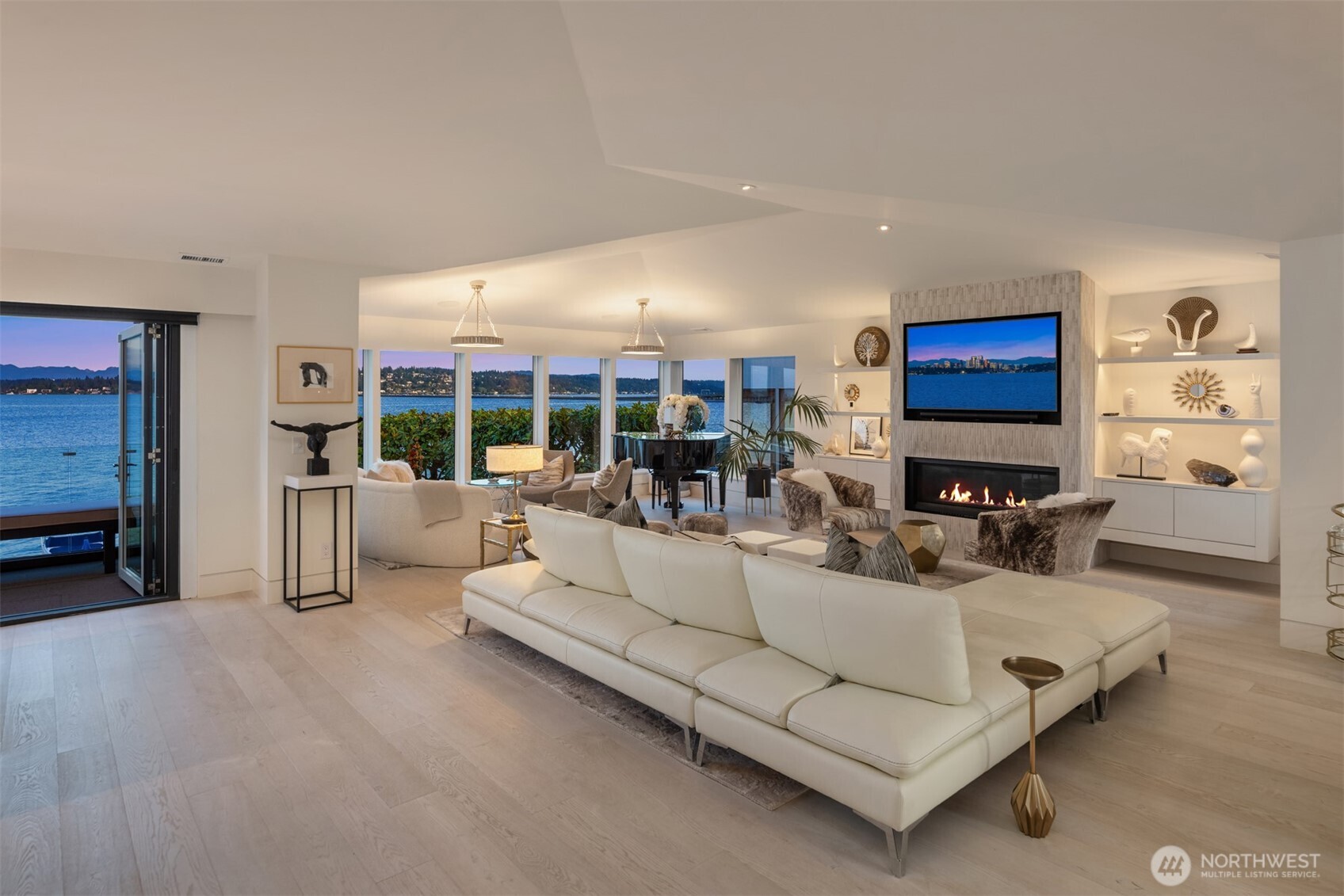 808 Lakeside Avenue S