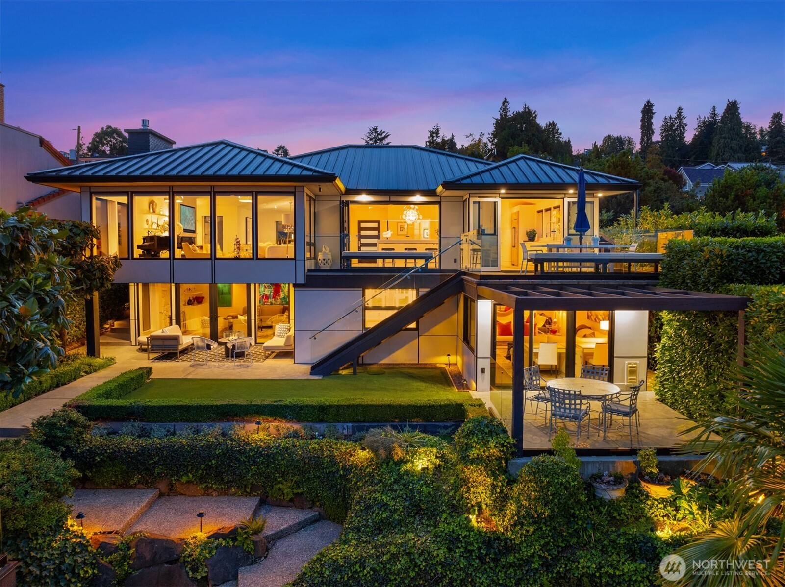 808 Lakeside Avenue S