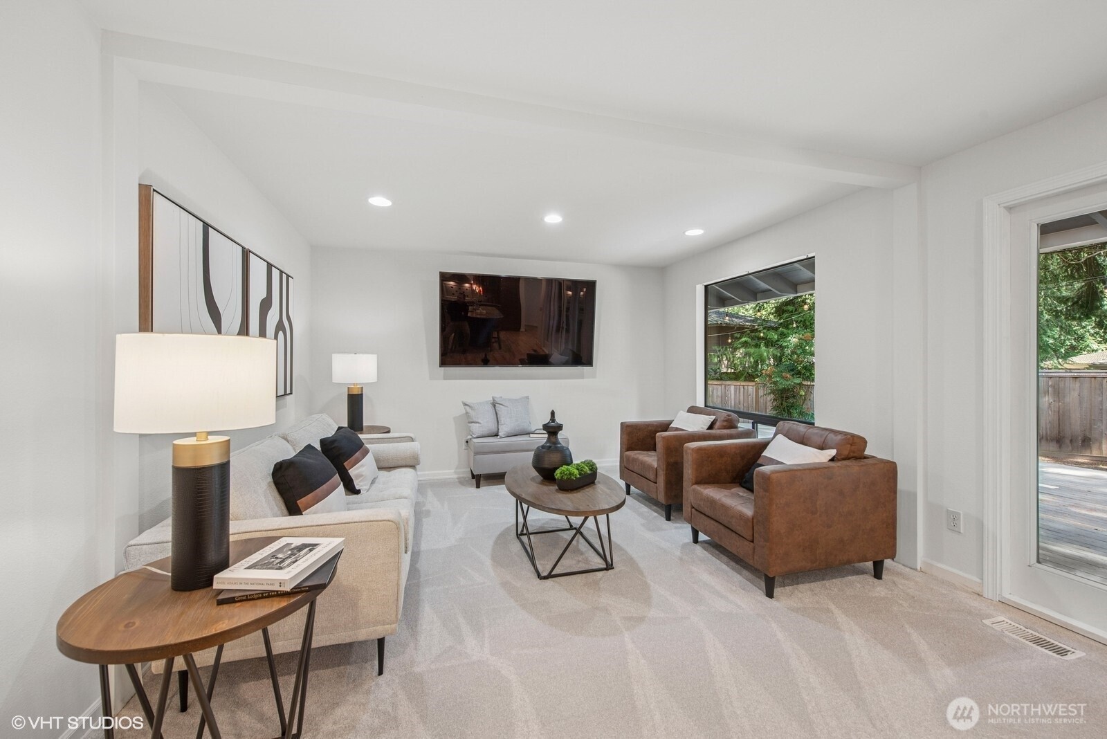 2210 Sahalee Drive E