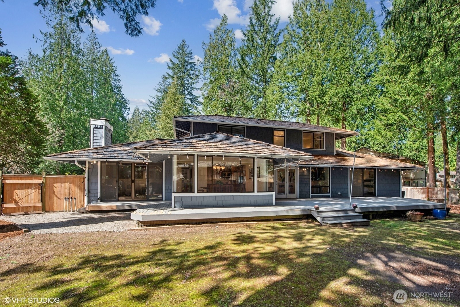 2210 Sahalee Drive E