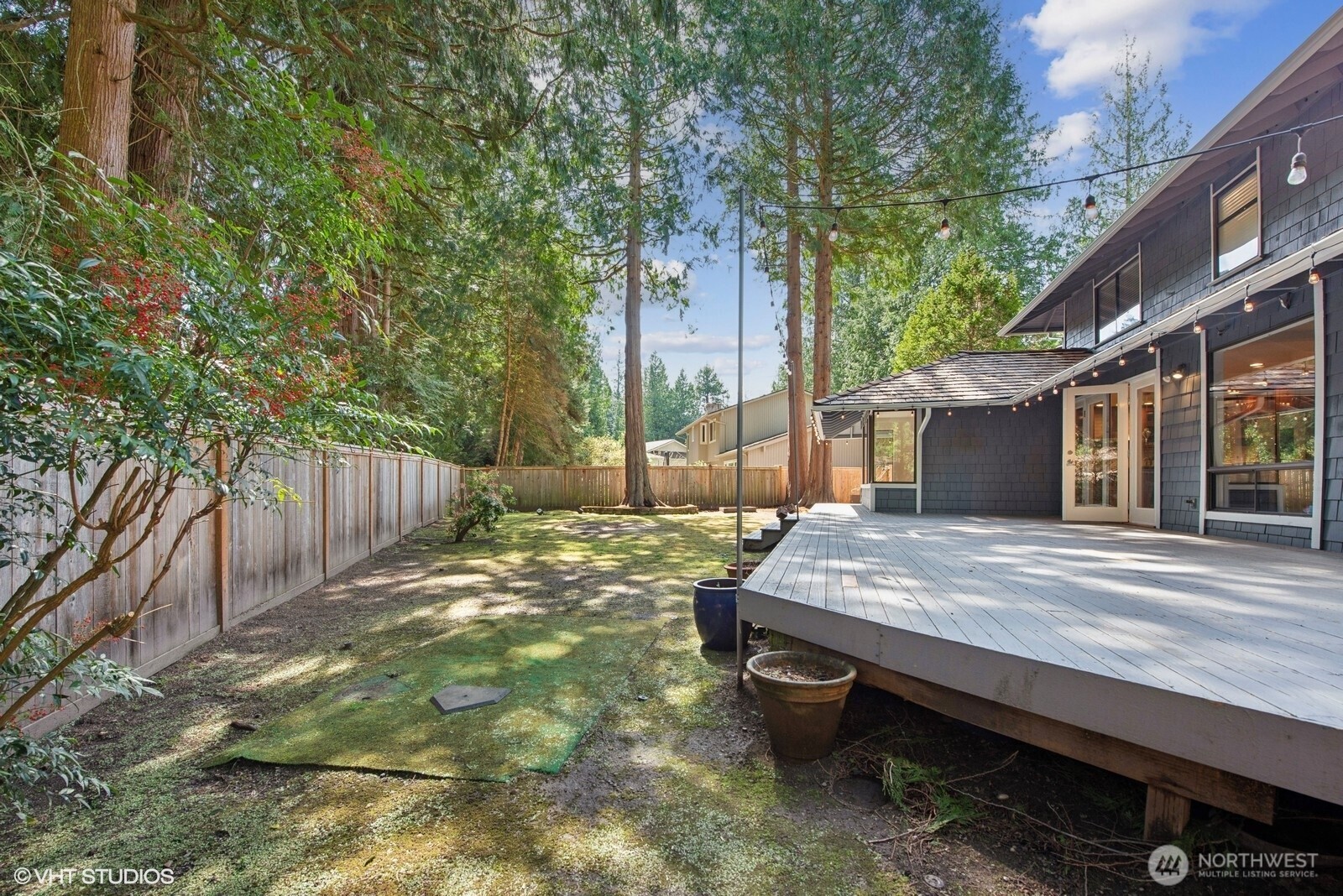 2210 Sahalee Drive E