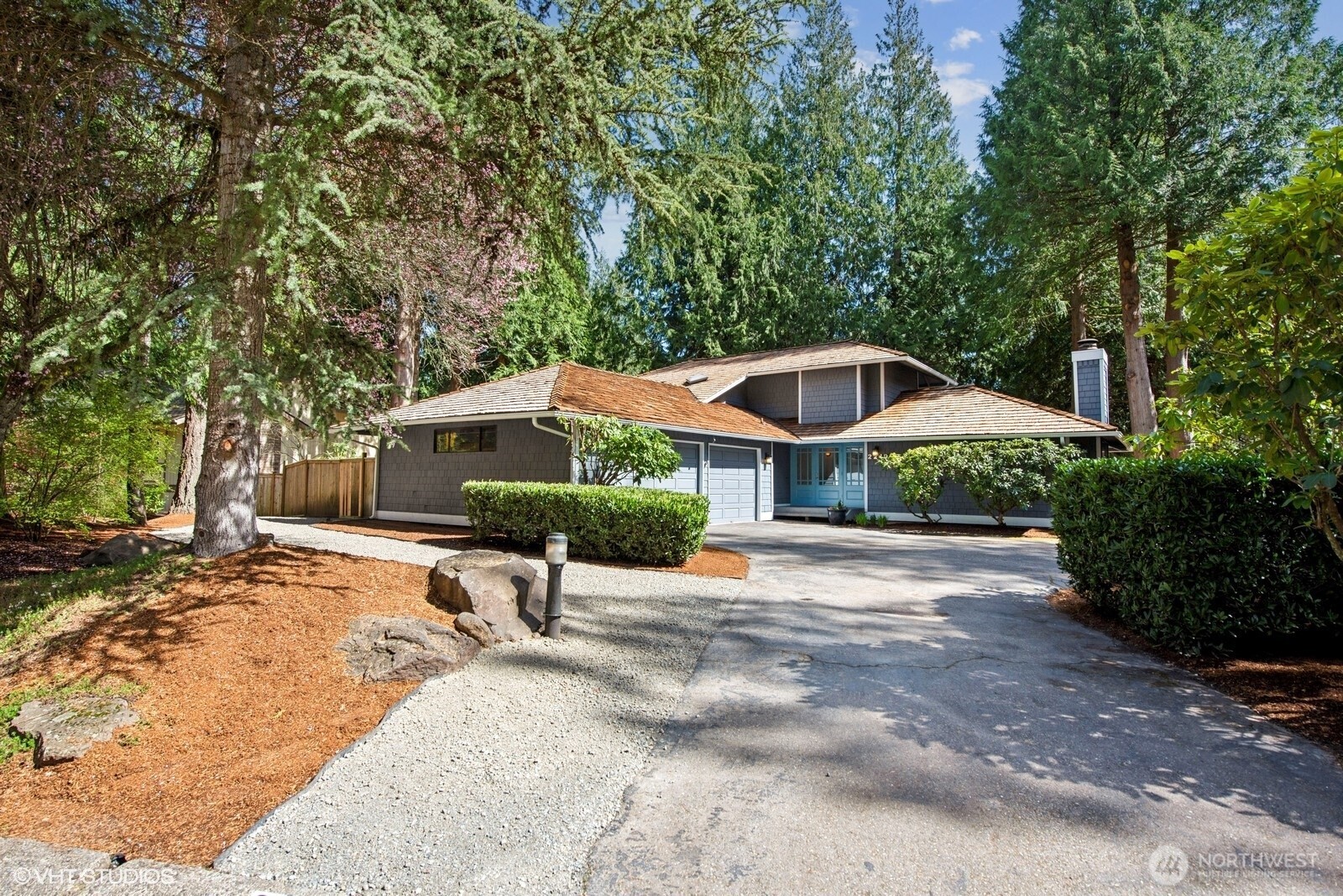 2210 Sahalee Drive E