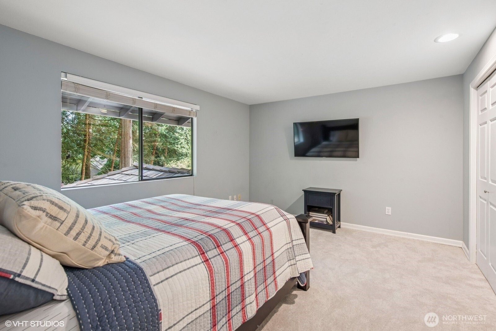 2210 Sahalee Drive E
