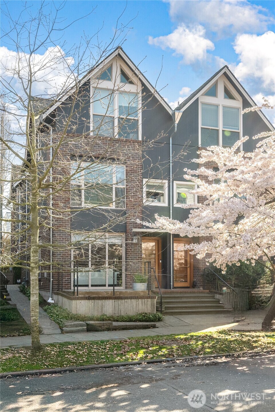 215 W Lee Street