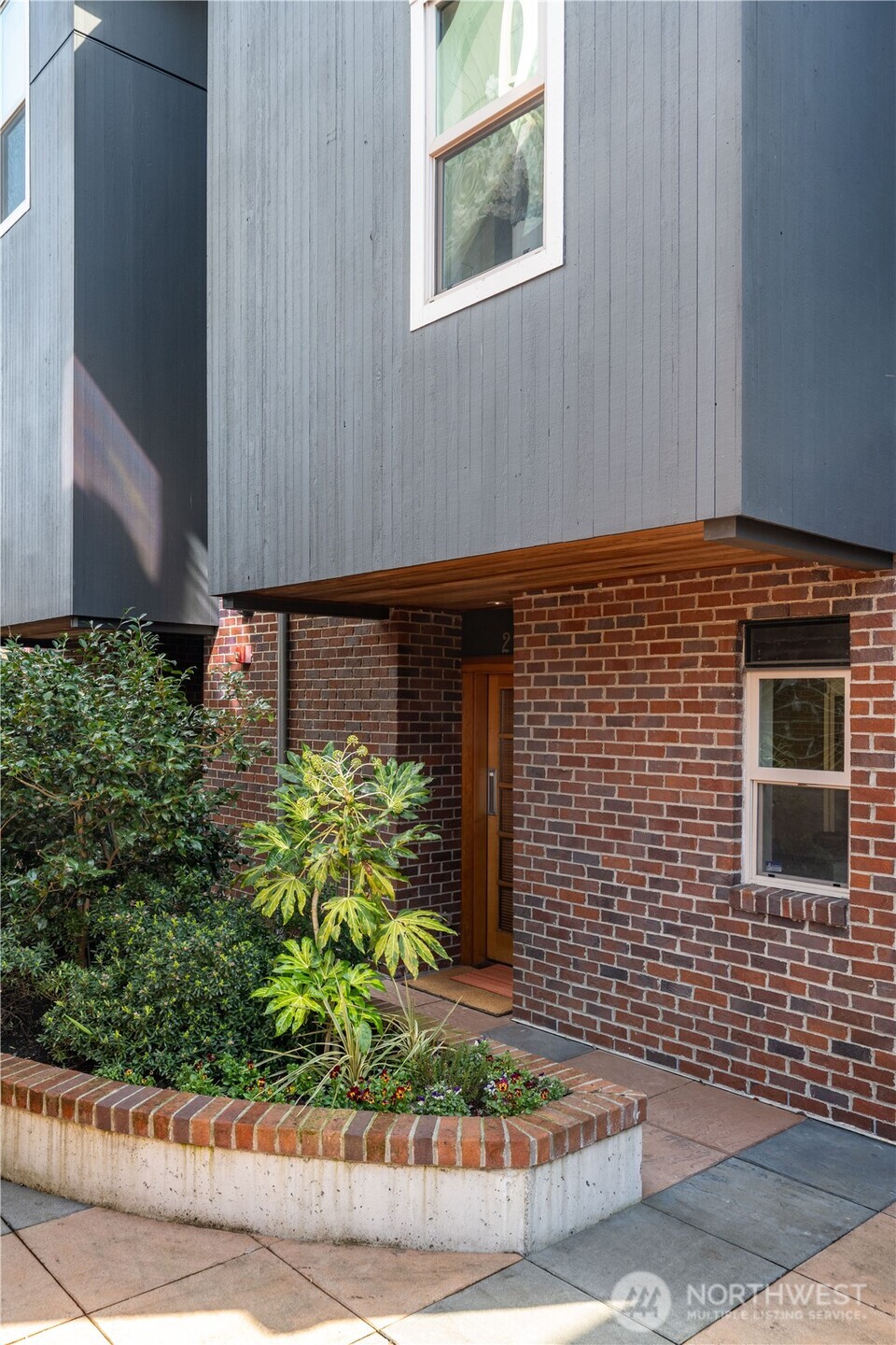 215 W Lee Street