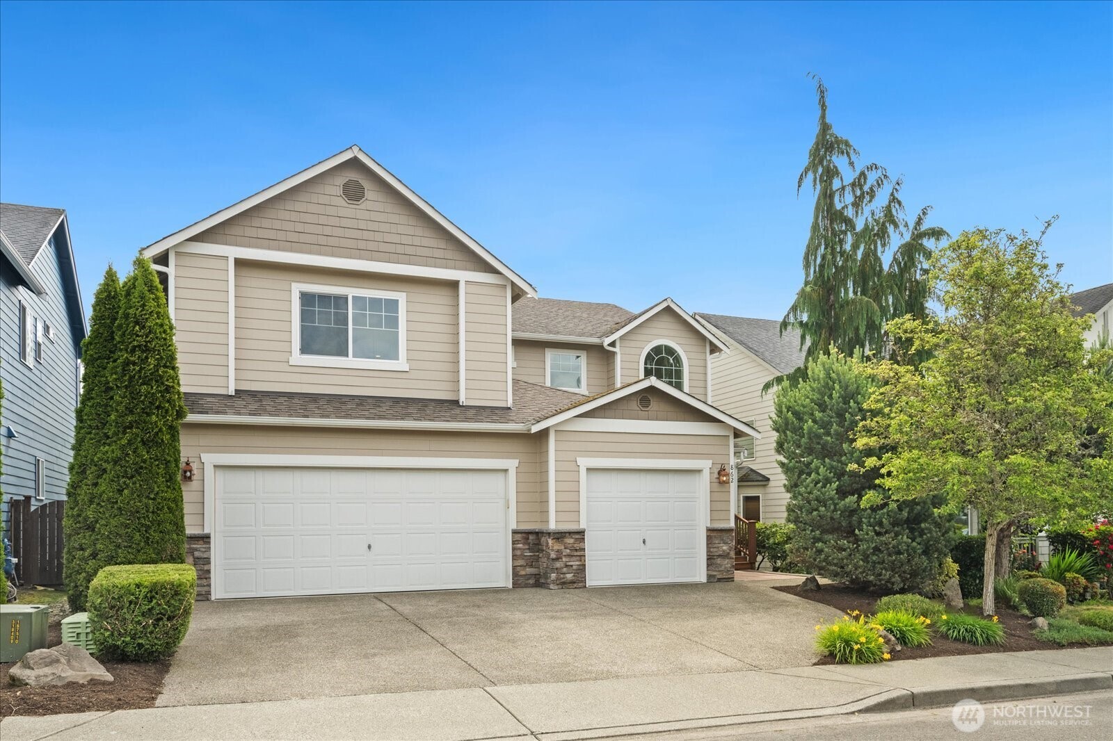 862 Ilwaco Place NE