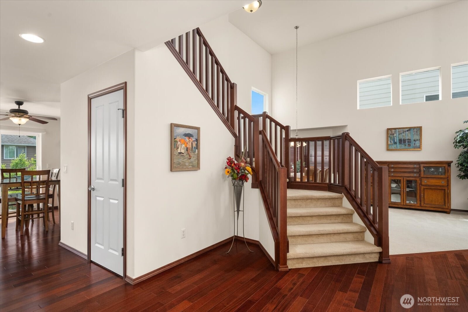 862 Ilwaco Place NE
