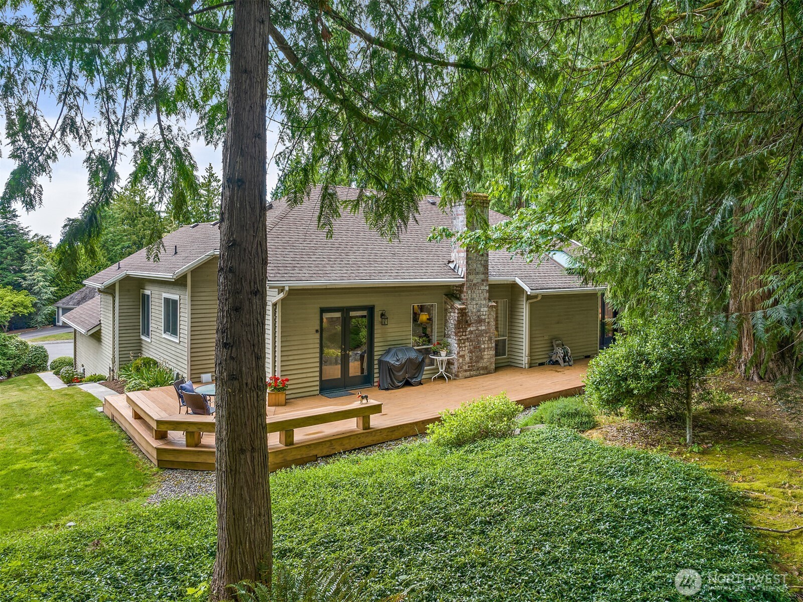 955 NW Honeywood Court