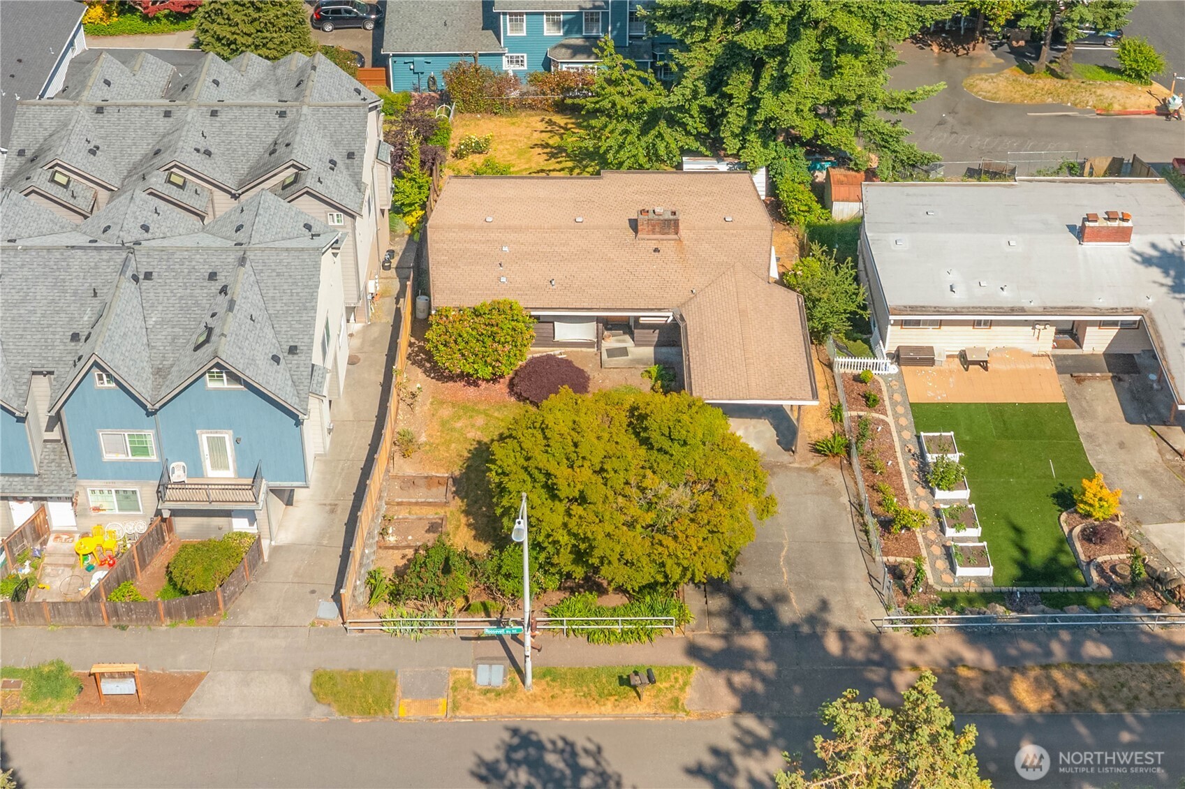 12034 NE Roosevelt Way