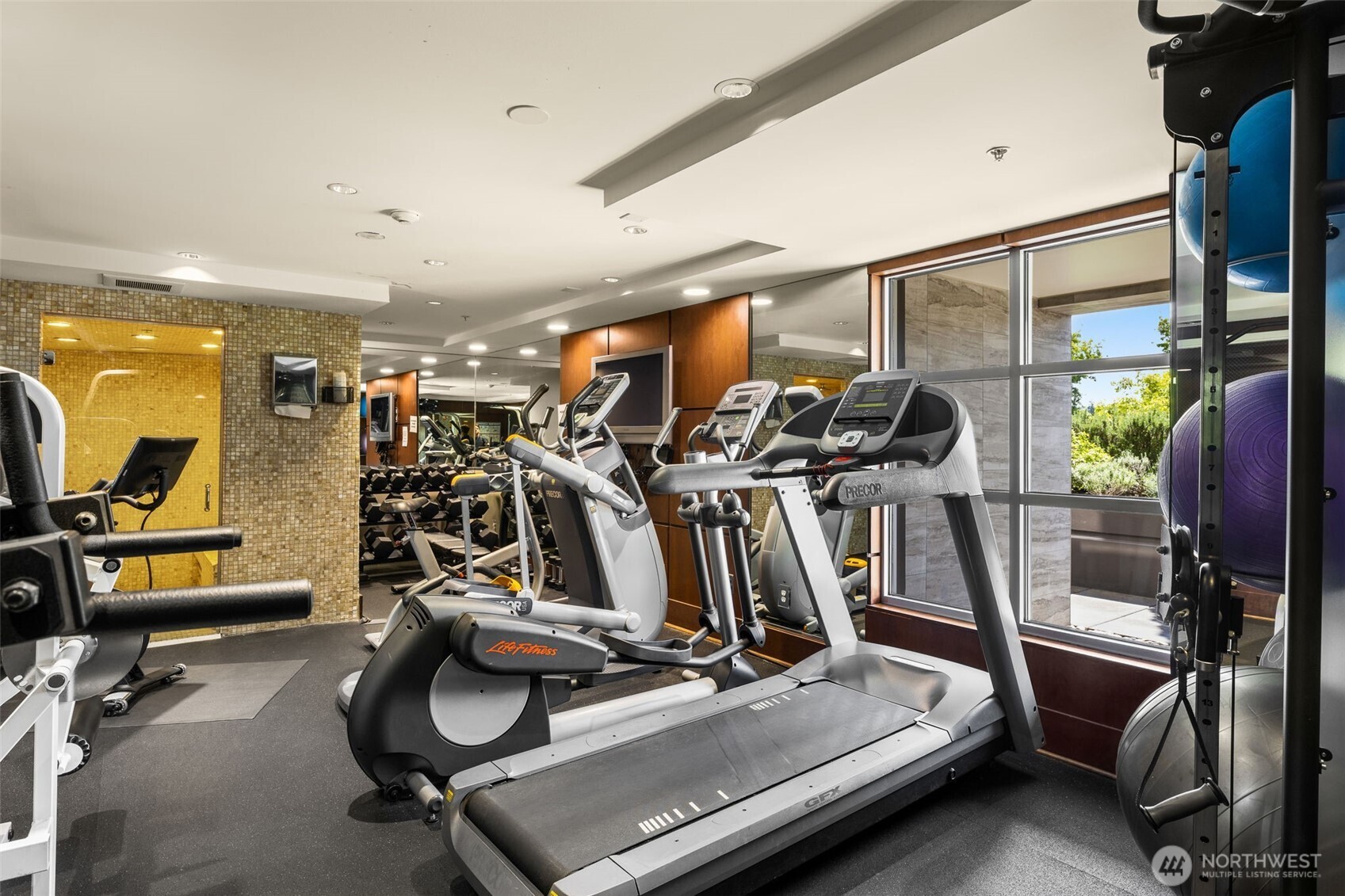 220 1st Street Unit: 204