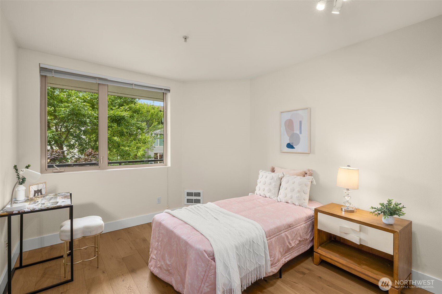 220 1st Street Unit: 204
