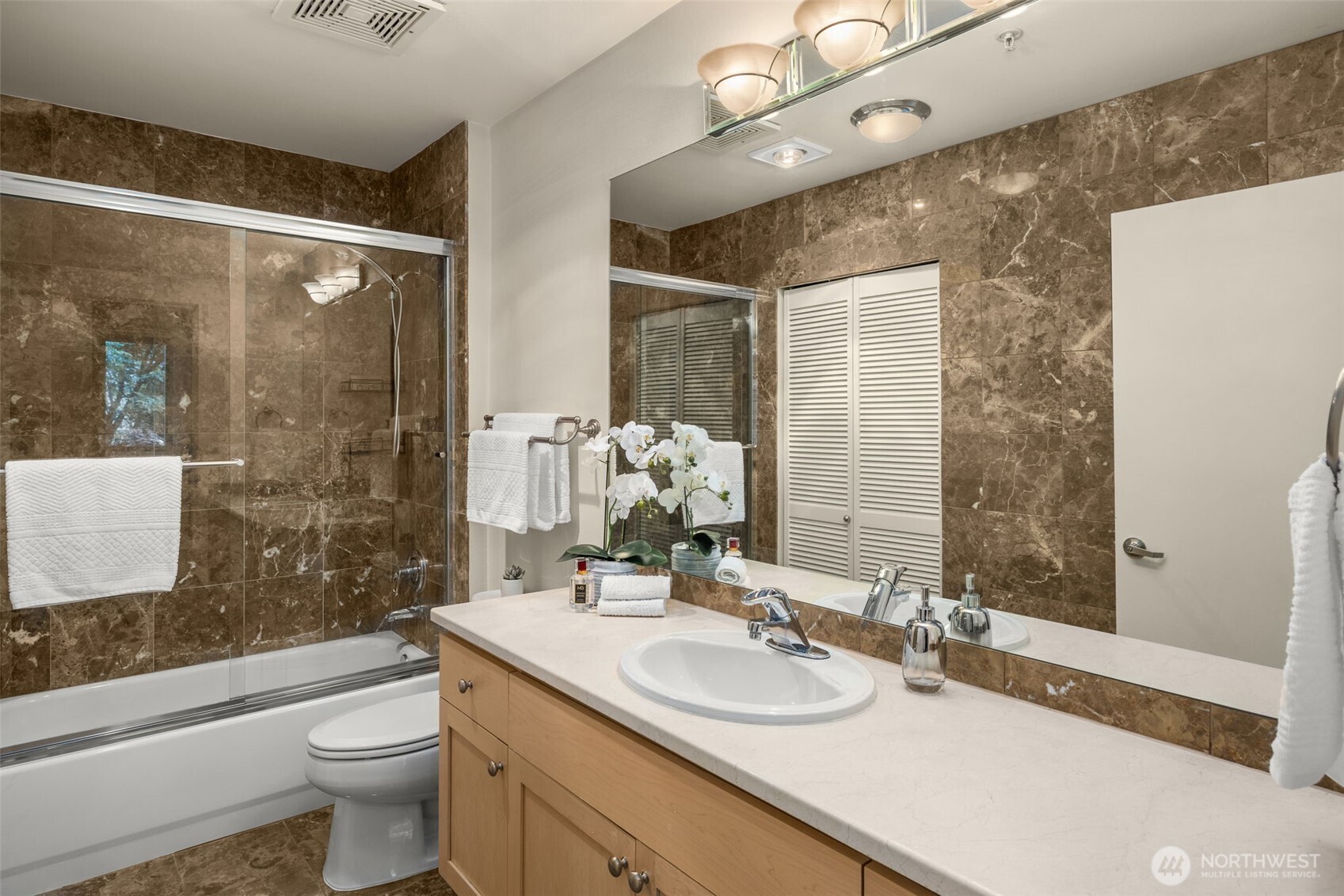 220 1st Street Unit: 204