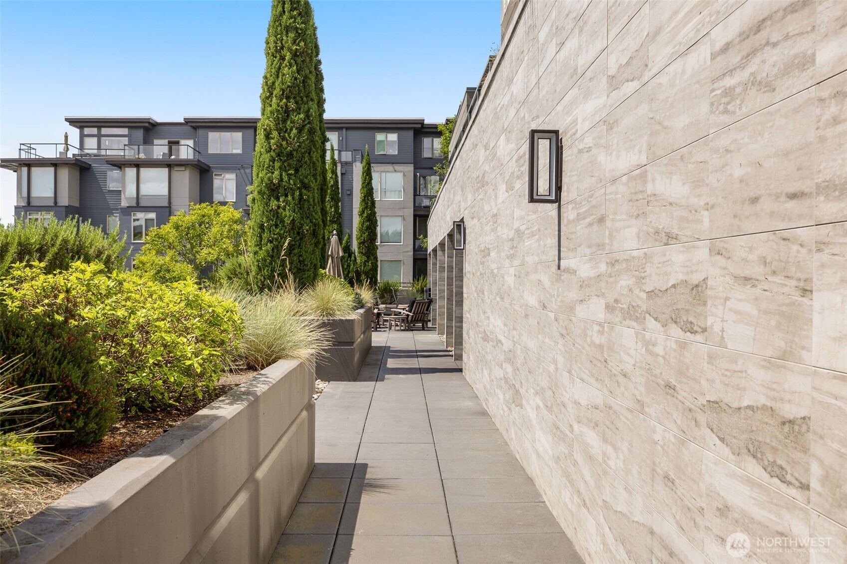 220 1st Street Unit: 204