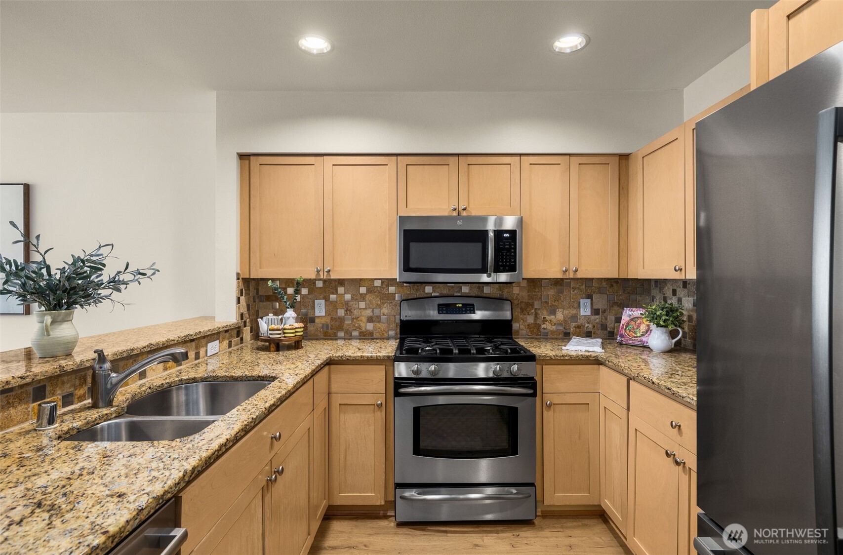220 1st Street Unit: 204