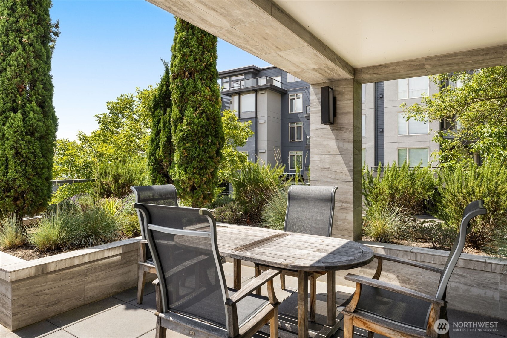 220 1st Street Unit: 204