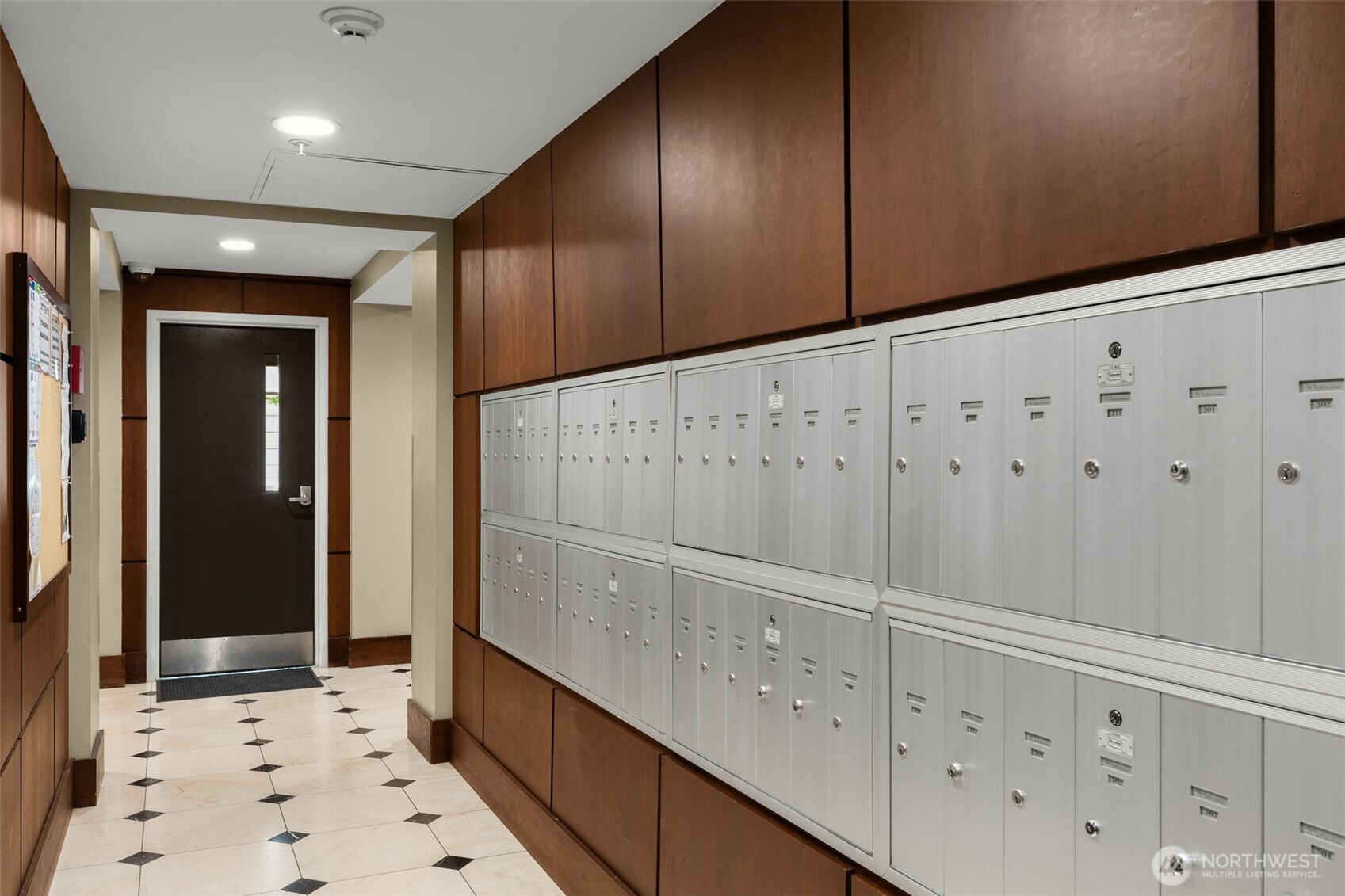 220 1st Street Unit: 204