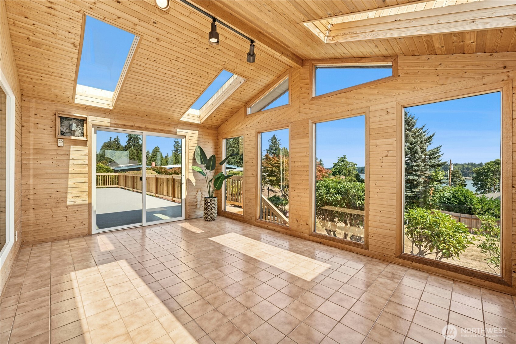 1410 Swallow Lane NW