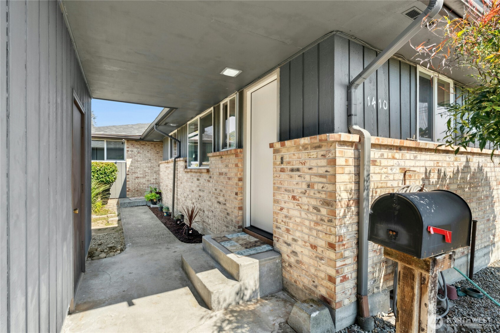 1410 Swallow Lane NW