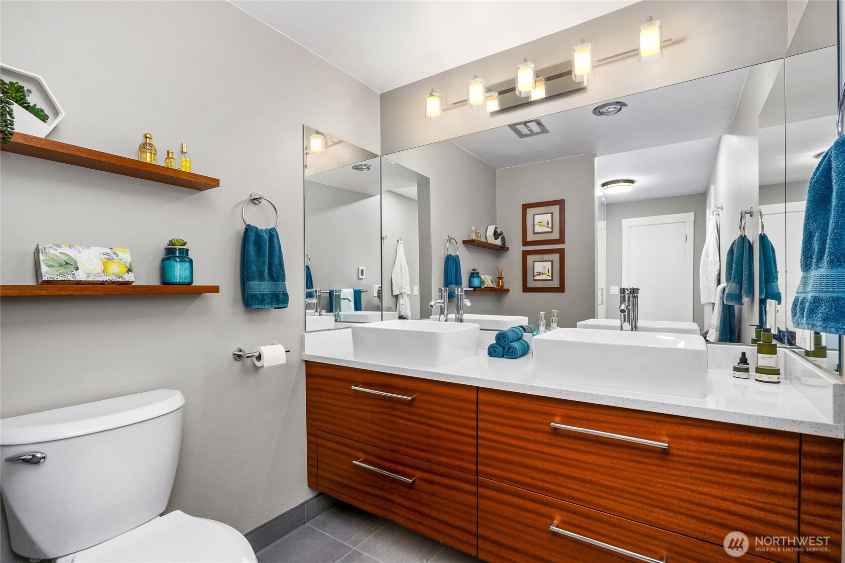 2321 W Plymouth Street Unit: 21